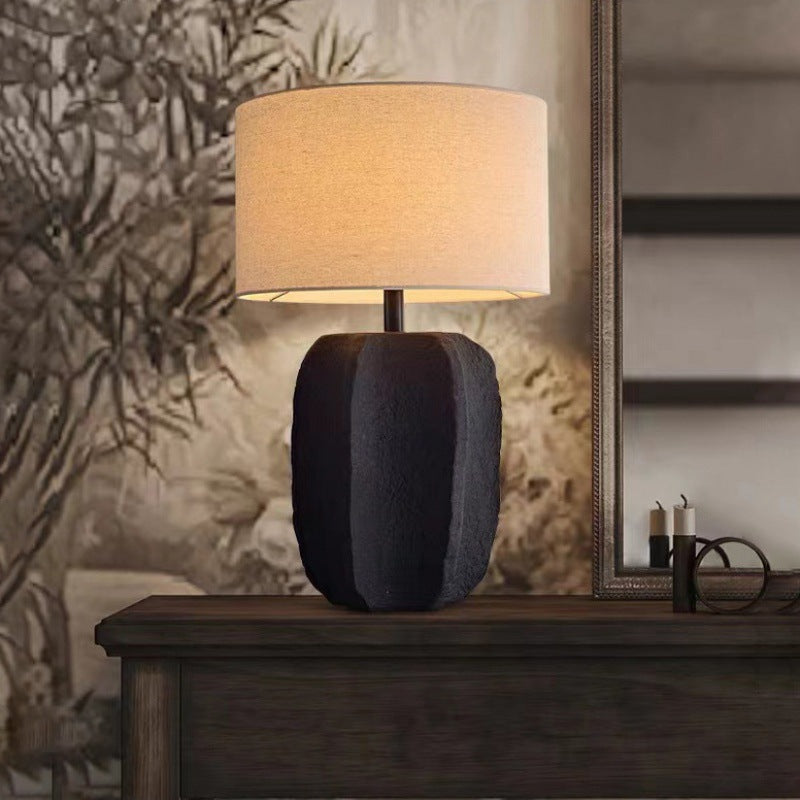 Skulpturale Stehlampe aus Stein