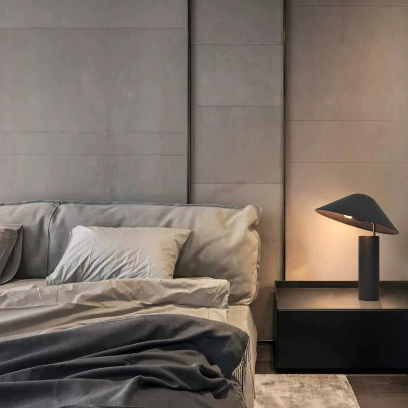 Moderne Minimalistische Tischlampe mit einzigartigem Schirmdesign