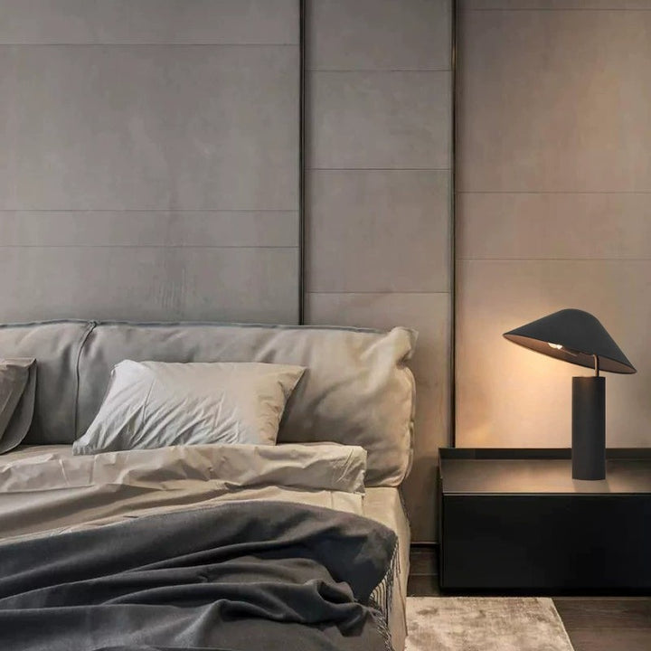 Moderne Minimalistische Tischlampe mit einzigartigem Schirmdesign