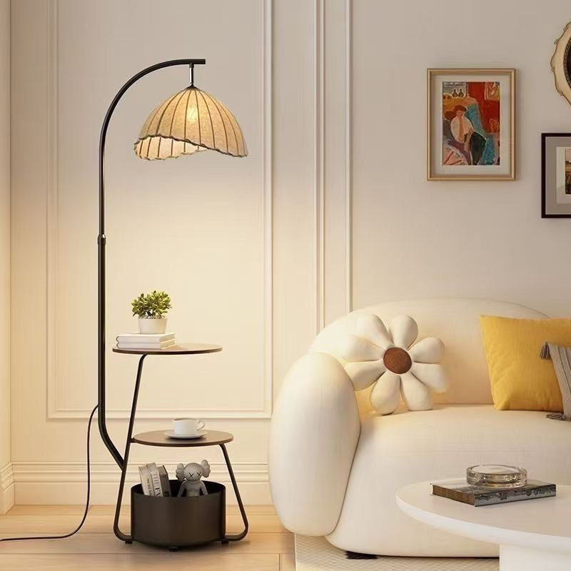 Moderne Bogen Stehlampe mit integriertem Beistelltisch