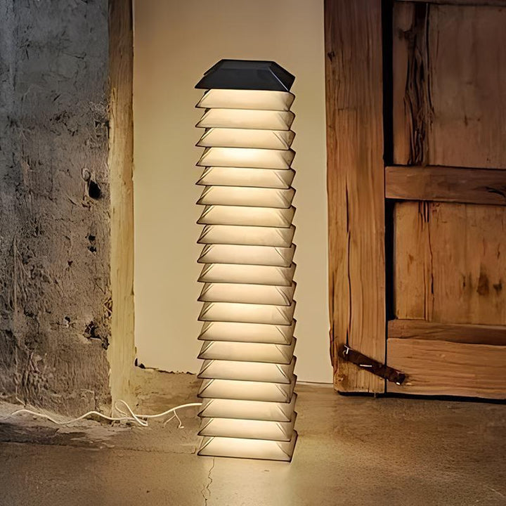Dekorative Stehlampe mit modernem geometrischem Design