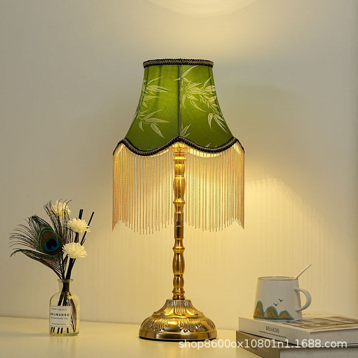 Seidenfringierte Empire-Style Tischlampe mit Perlenquaste Schirm