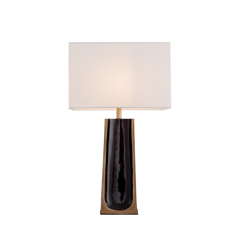 Elegante dekorative Tischlampe mit modernem Design