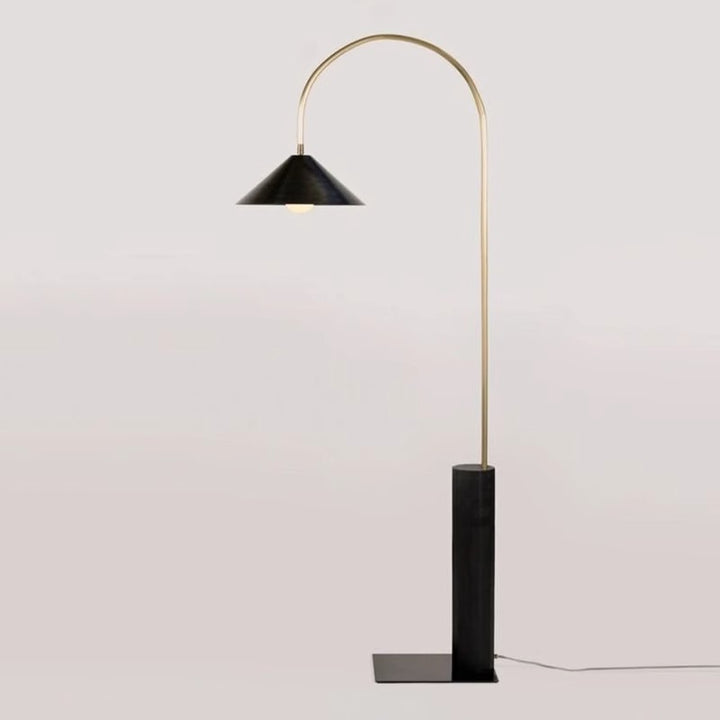 Moderne Bogen-Stehlampe mit einzigartigem Schirmdesign