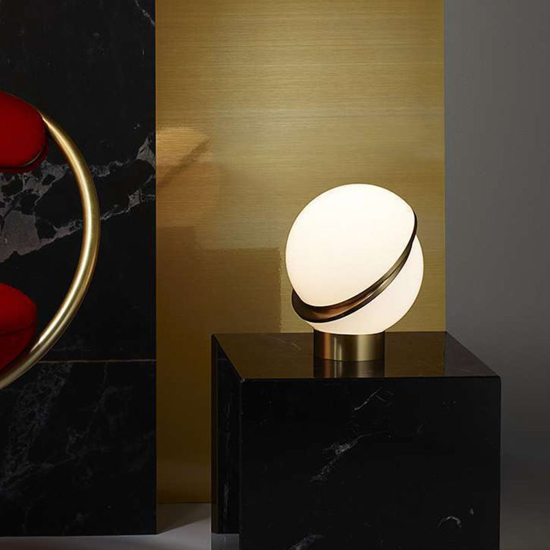 Moderne Schreibtischlampe mit orbitalem Design