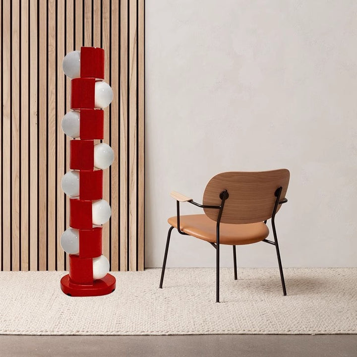 Skulpturale Stehlampe mit elegantem Globusdesign
