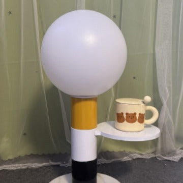 Moderne Multi-Funktions-Stehlampe mit integriertem Beistelltisch