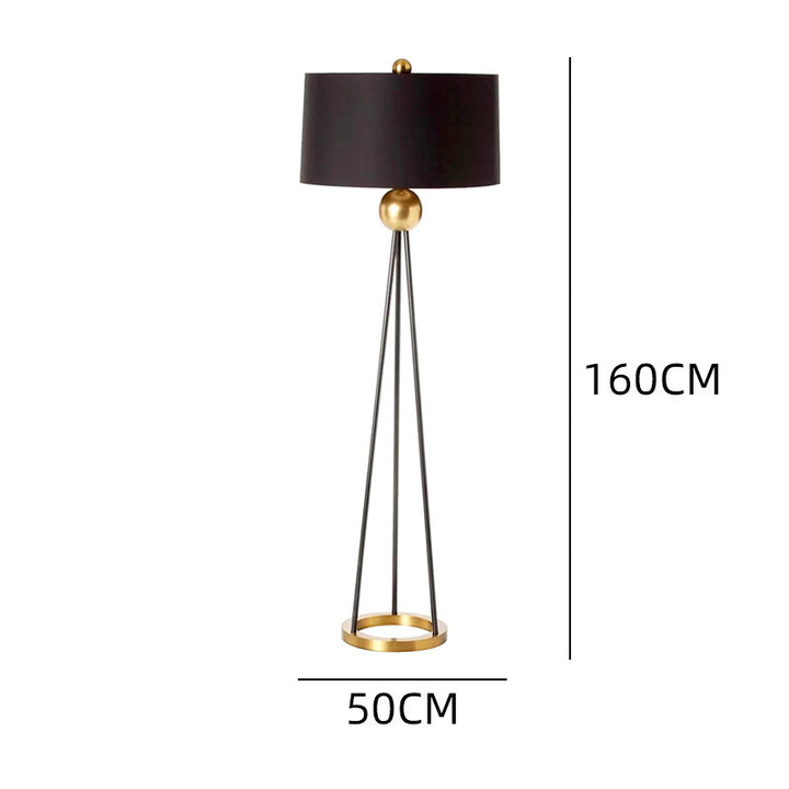 Zeitgenössische Dreibeinstehlampe mit elegantem Schirm