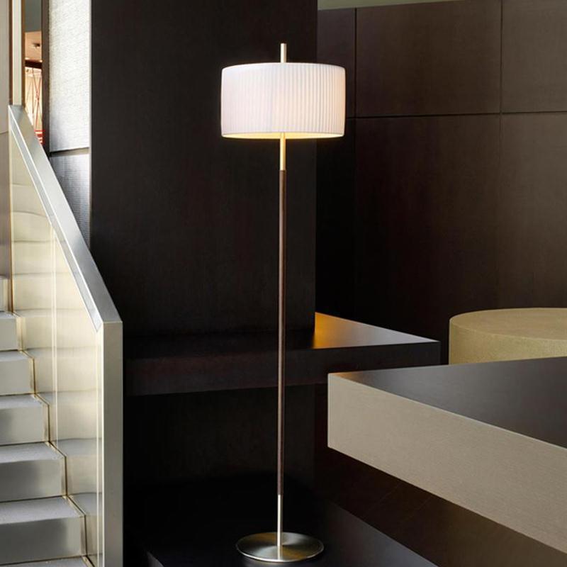 Elegante Stehlampe mit stilvollem Design