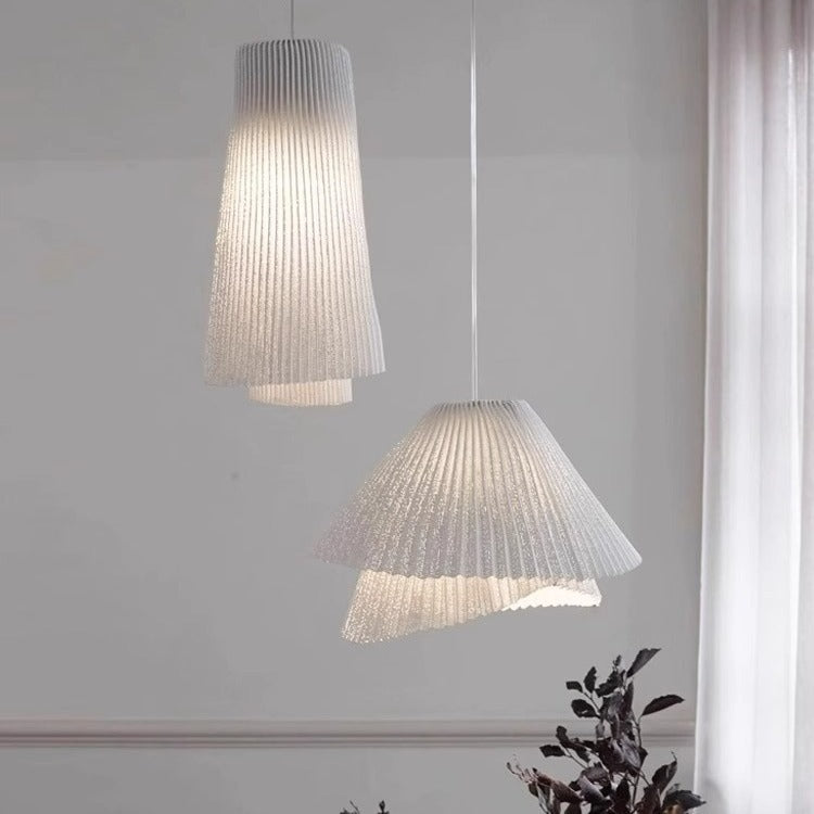 Elegante Faltenpendelleuchte
