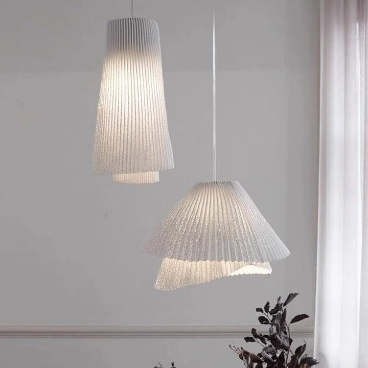 Elegante Faltenpendelleuchte
