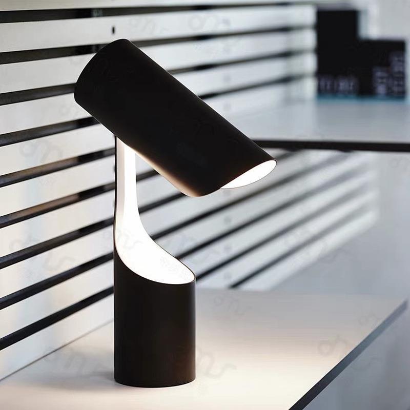 Moderne stilvolle Schreibtischlampe