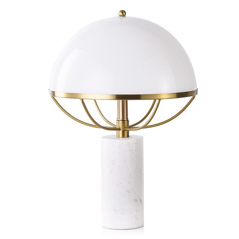 Elegante dekorative Tischlampe mit modernem Marmorständer