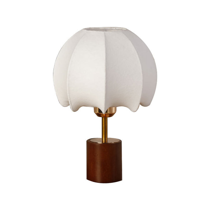 Skulpturale Tischlampe mit Holzsockel, Messingstiel und Pappteller-Schirm