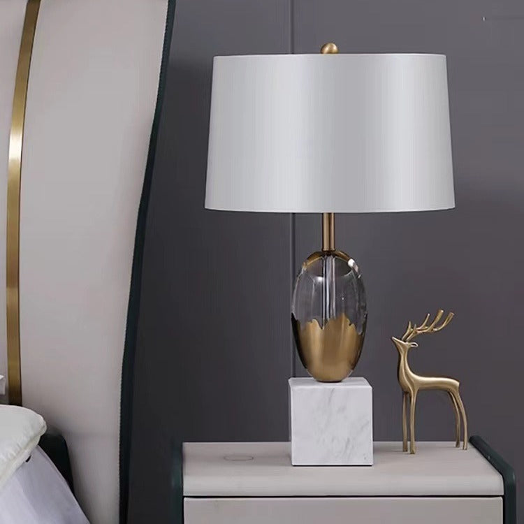 Elegante Glas- und Metall Tischlampe