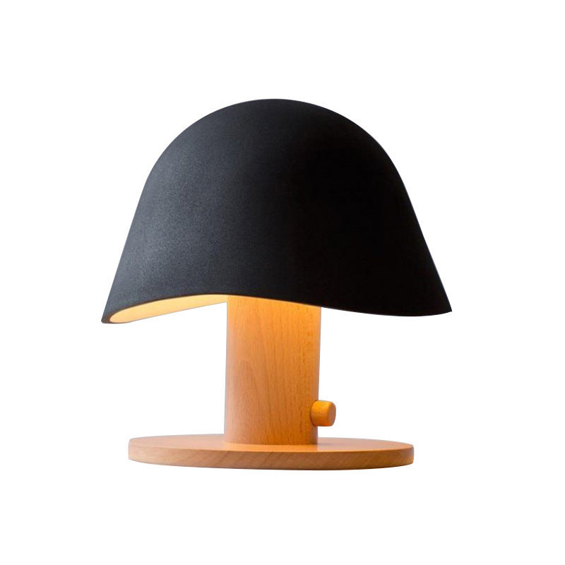 Moderne Tischlampe mit einzigartigem Schirmdesign