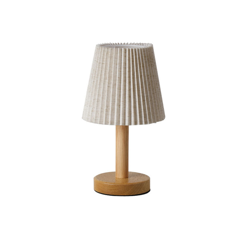 Nordic Minimalist Tischlampe aus massiver Eiche mit plissiertem Stoffschirm