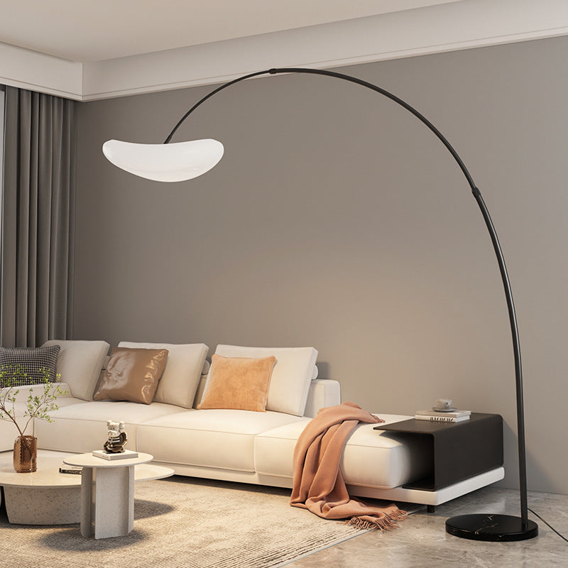 Bogen Stehlampe mit integriertem Schirm