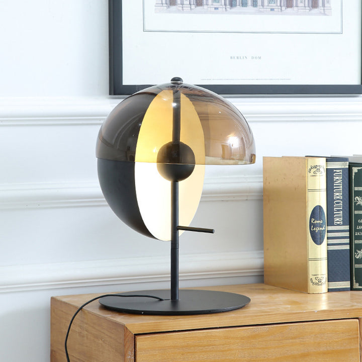 Geometrische Tischlampe mit einzigartigem Dual-Schirm-Design
