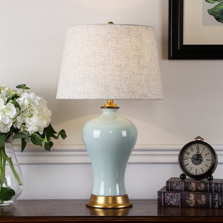 Elegante Keramik Tischlampe mit goldenen Akzenten