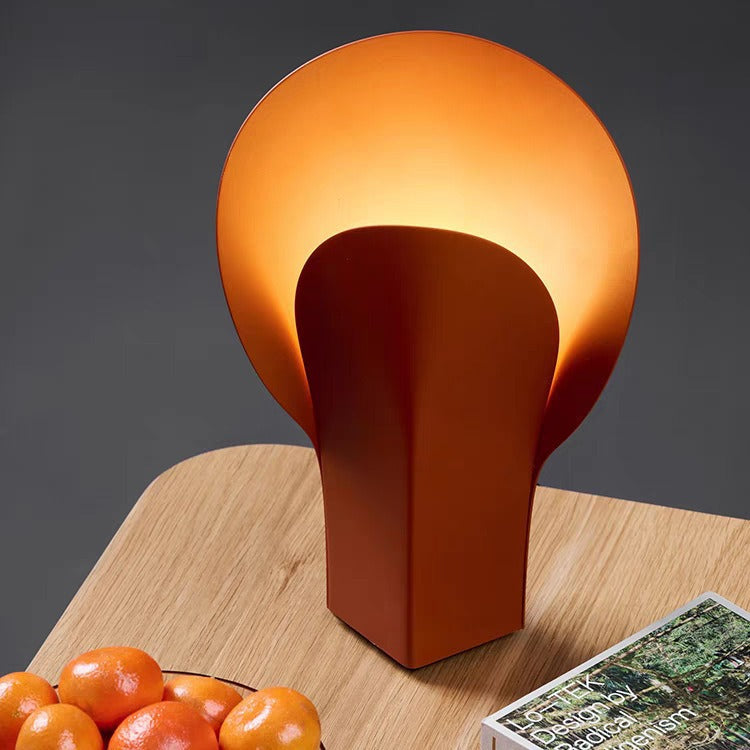 Moderne Minimalistische Tischlampe mit Eleganter Rundschattierung