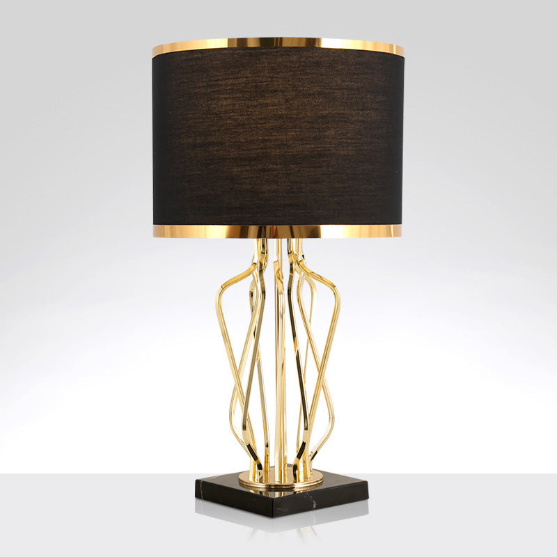 Elegante skulpturale Tischlampe