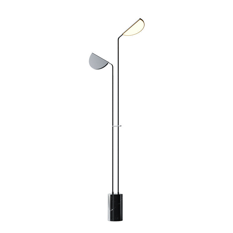 Moderne verstellbare Stehlampe mit doppelten Schirmen