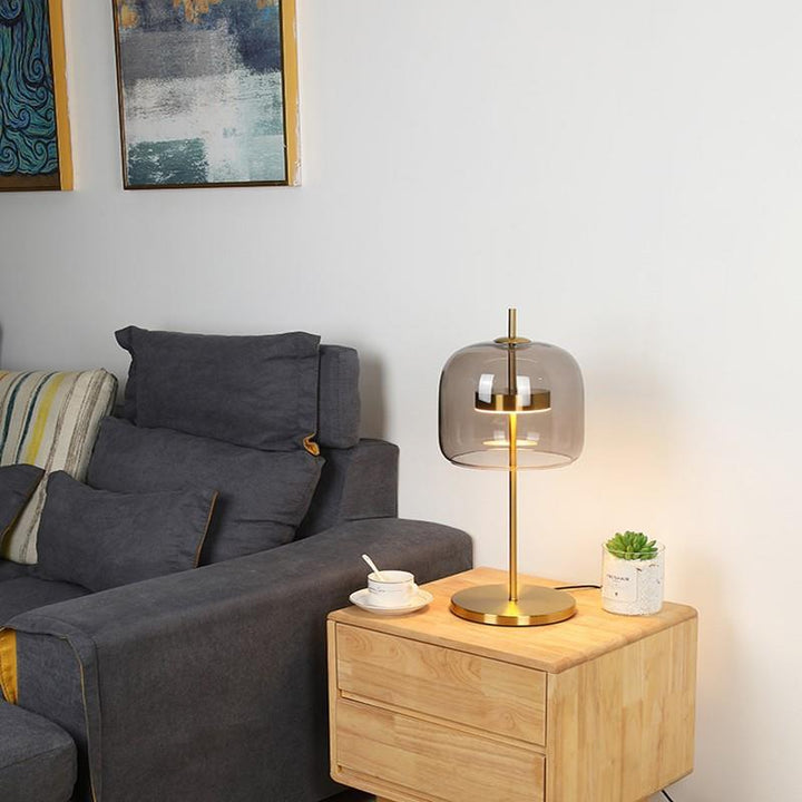 Moderne Tischlampe aus Glas mit goldenen Akzenten