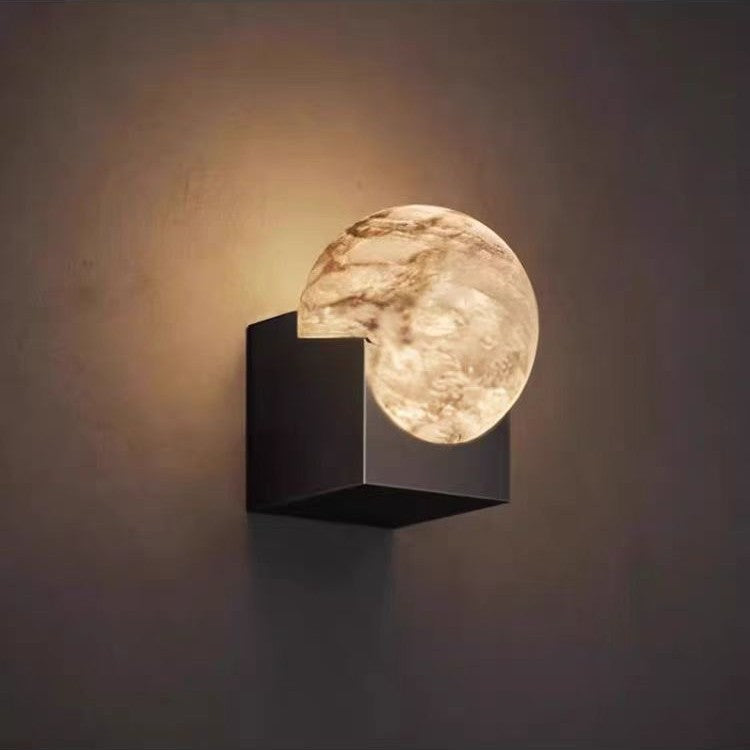 Skulpturaler Mond Globus Wandleuchte