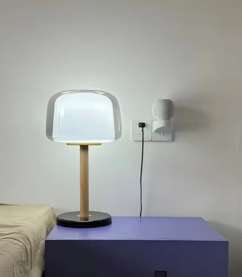 Moderne skandinavische Tischlampe
