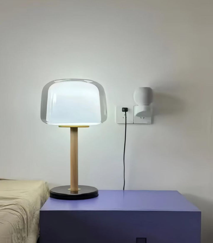 Moderne skandinavische Tischlampe