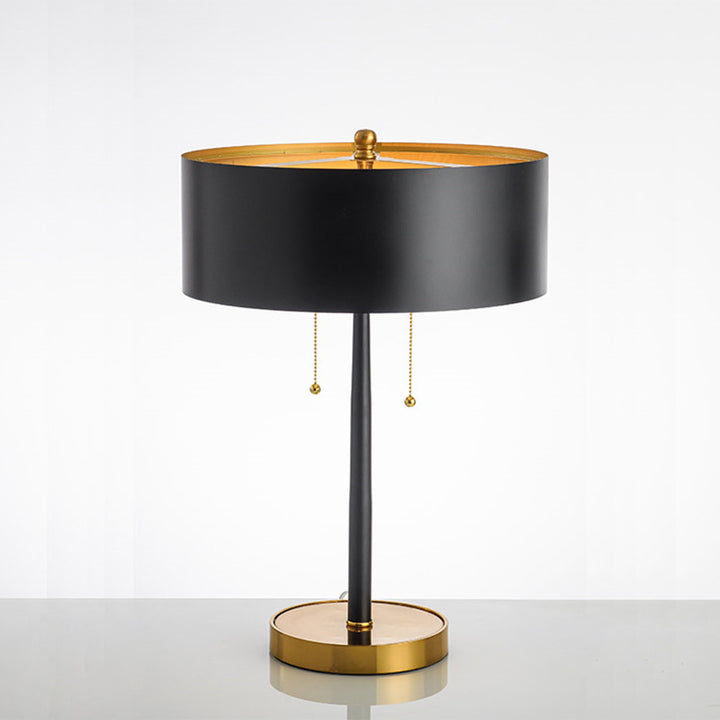 Moderne Minimalistische Tischlampe mit goldenen Akzenten