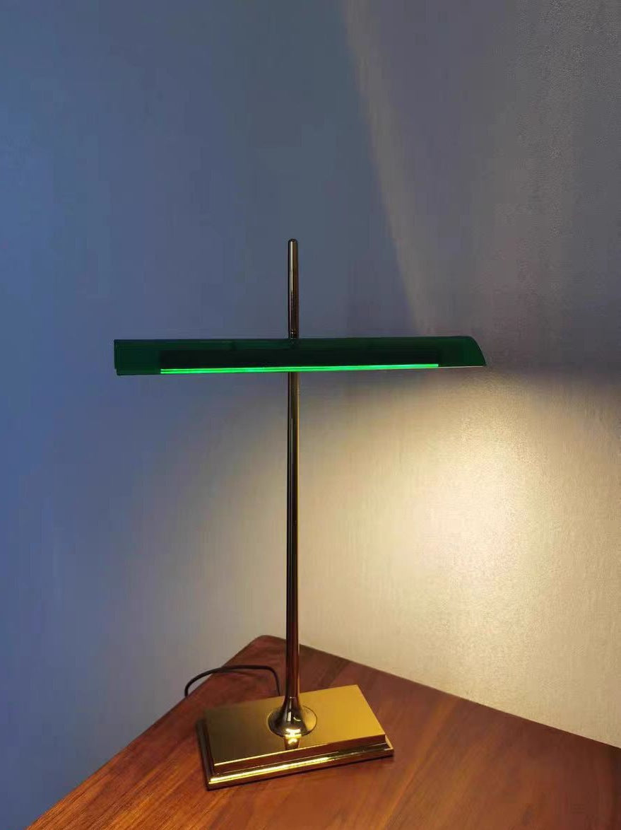 Moderne minimalistische Schreibtischlampe mit verstellbarem Schirm