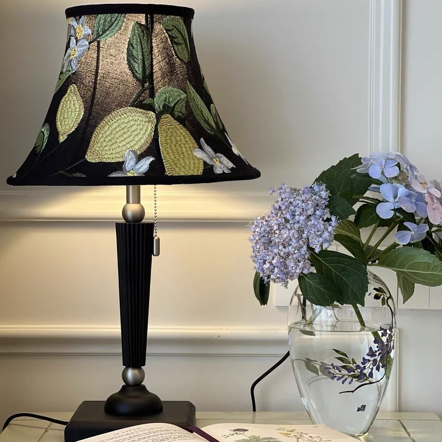 Elegante Bestickte Tischlampe