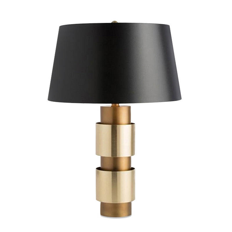 Elegante geometrische Tischlampe