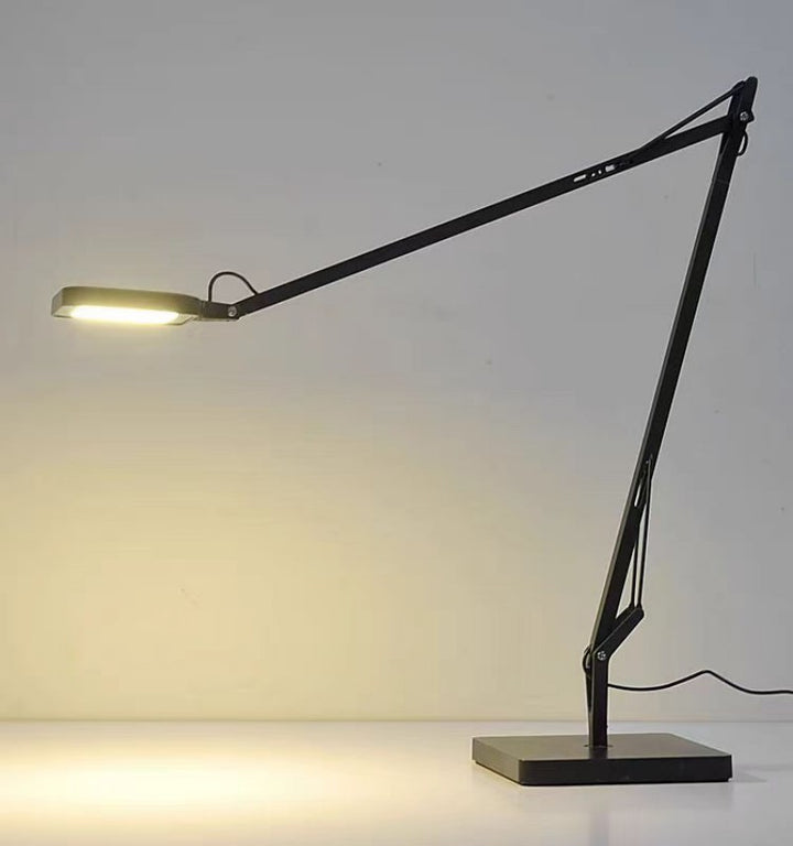 Verstellbare LED Schreibtischlampe
