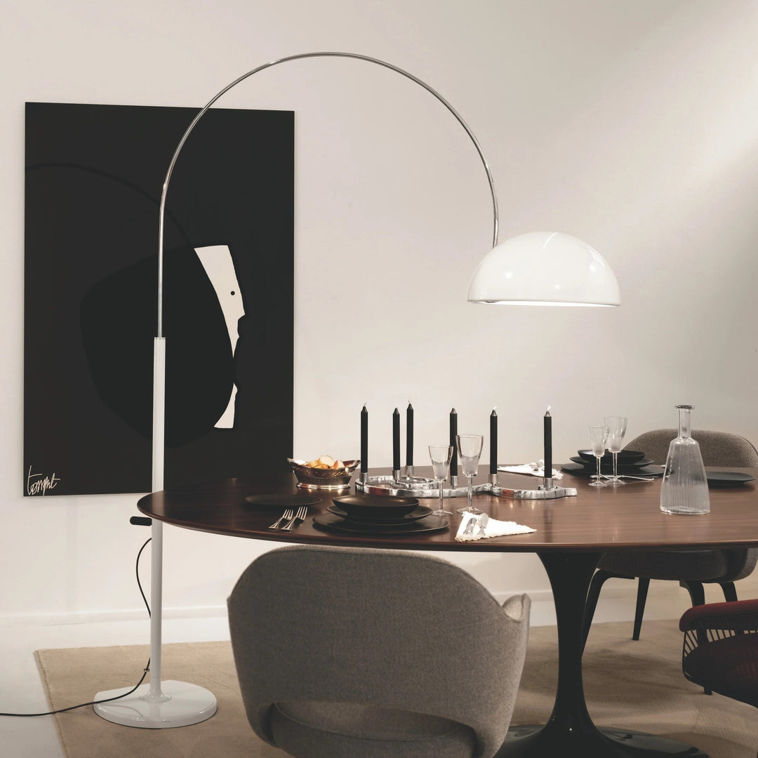 Arc Stehlampe mit verstellbarer Höhe und elegantem Schirm