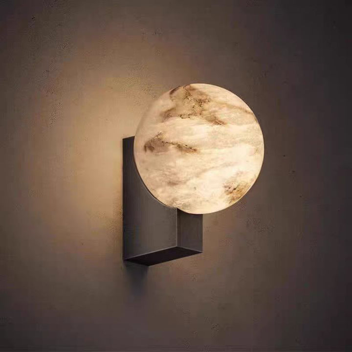Skulpturaler Mond Globus Wandleuchte