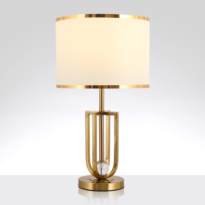 Moderne dekorative Tischlampe mit goldenen Akzenten