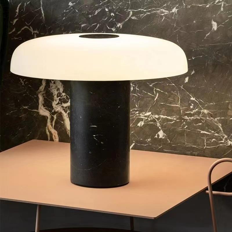 Zeitgenössische Pilzförmige Tischlampe