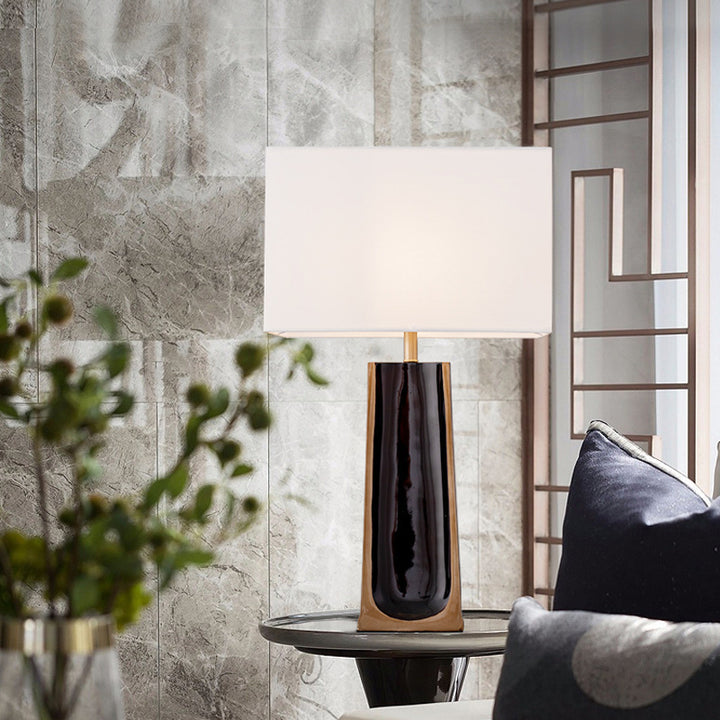 Elegante dekorative Tischlampe mit modernem Design