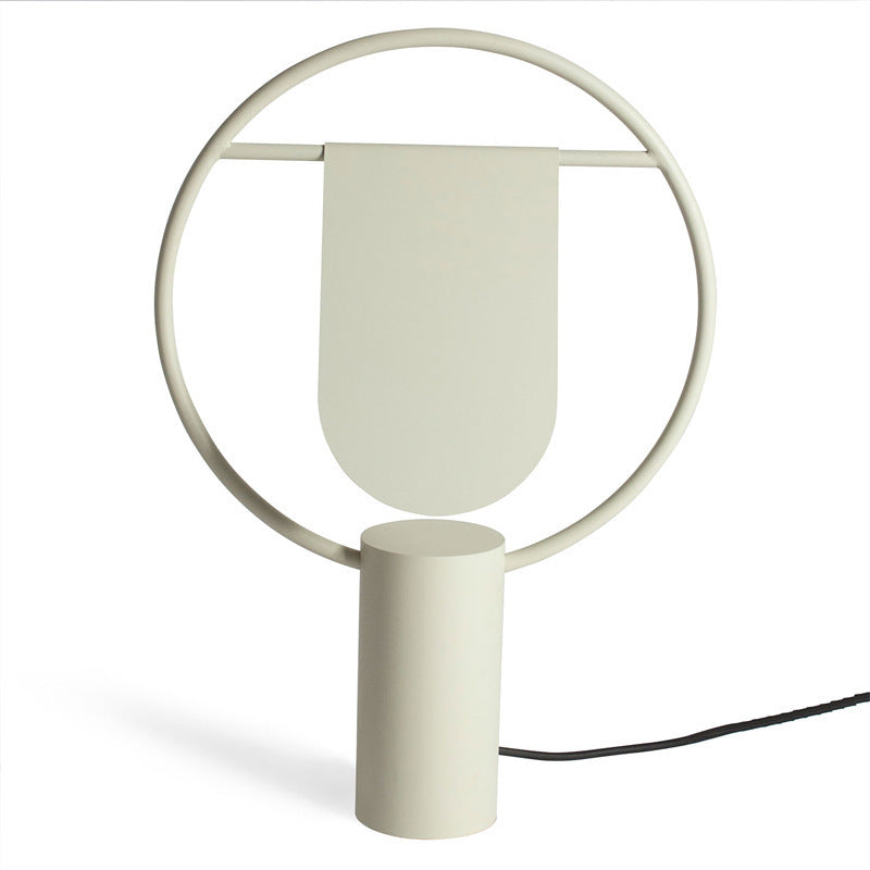 Künstlerische Tischlampe mit einzigartiger Silhouette