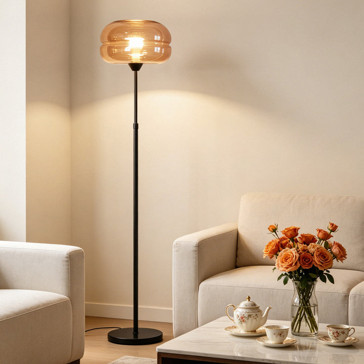 Minimalistische Stehlampe