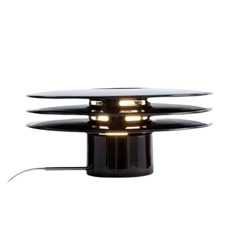 Moderne Tischlampe mit einstellbaren Lichtsettings