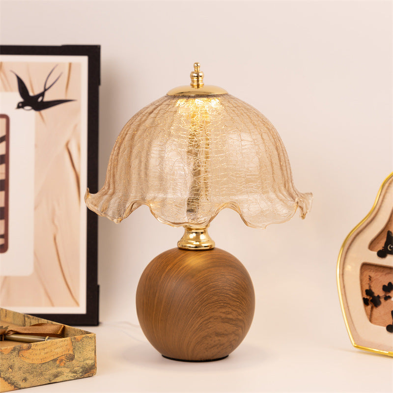 Vintage-Glas-Tischlampe mit kunstvollem Schirm