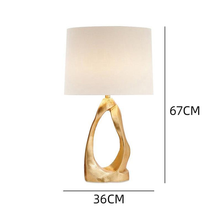 Skulpturale Tischlampe mit elegantem goldenen Sockel