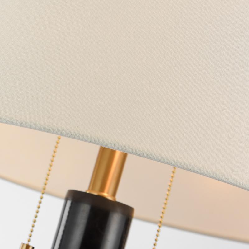 Moderne Minimalistische Tischlampe mit Texturiertem Schirm