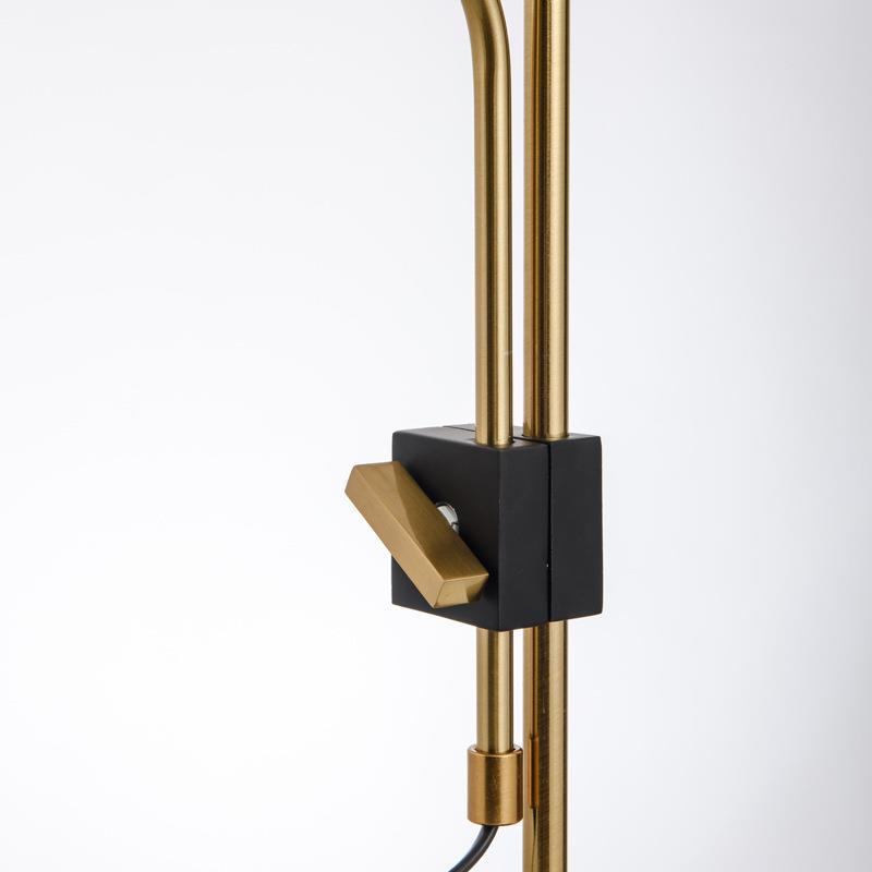 Verstellbare Schreibtischlampe