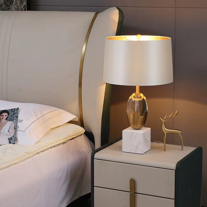 Elegante Glas- und Metall Tischlampe