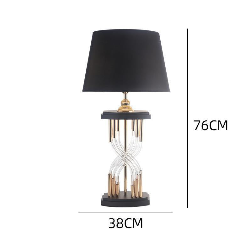 Moderne dekorative Tischlampe mit skulpturalem Sockel